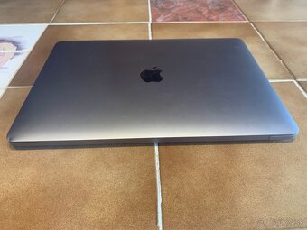 Macbook PRO 2020, 16GB. 500GB, poslední model - 3