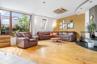 VÝHĽAD NA PREZ. PALÁC - veľký 130 m2 + balkón - Staré Mesto - 3