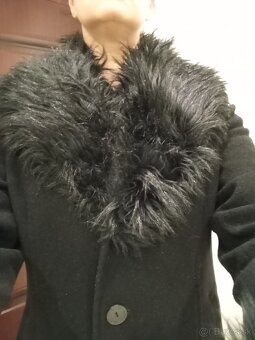 Darujem čierny kabát - 3