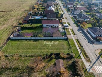Slnečný pozemok 878 m2 v skvelej lokalite - 3