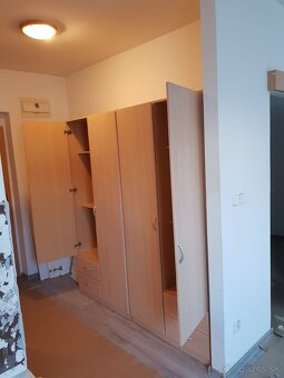 darujem šatnikovu skrinu - 3