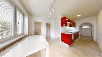 Predaj: 4 izbový byt s 2 balkónmi a vlastnou garážou Žilina - 3