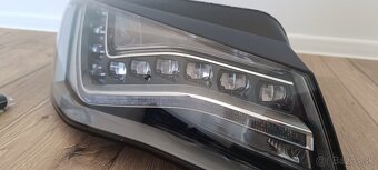 Svetlomet Audi A8 - 3