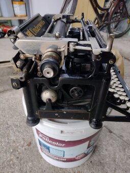 Predám písaci stroj UNDERWOOD - 3