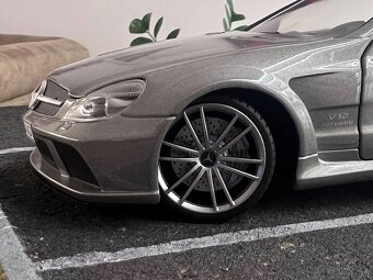 1:18 Mercedes-Benz SL65 AMG V12 Black Series - Mondo Models - 3