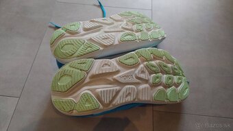 Predám nové bežecké topánky Hoka Cliffton 10 Wide + vložky - 3