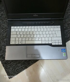 FUJITSU LifeBook S752 - Core i3 / 8 GB RAM / ?-DISK / - 3