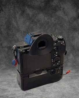 Sony A7iii + Meike MK-A9 Pro Batériový Grip - 3