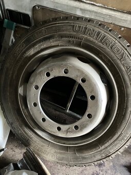 Predám pneu 295/60 R22,5 - 3