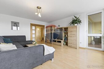 NA PREDAJ : 4 izb. byt 129 m2, rekonštrukcia, garáž, pozemok - 3