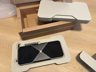 NVIDIA GeForce RTX 5080 Founders Edition - 3