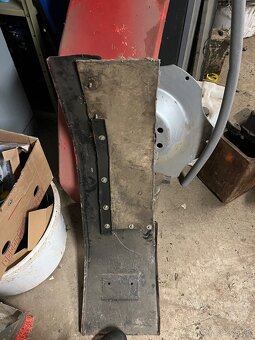 Predám predné blatníky zo zetora 7745 - 3