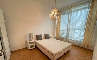 2 izbový moderný slnečný byt s parkovacím státím, centrum,Ba - 3