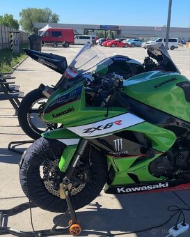 Kawasaki ZX6R - 3