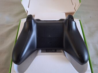 XBOX One bezkáblový ovládač čierny - 3
