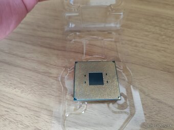 Rezervovaný - Predám procesor Ryzen 7 5800X - 3