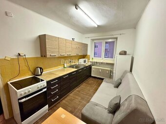 REZERVOVANÉ.......Na predaj 2 izbový veľkometrážny byt v Han - 3