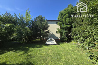 Na predaj: 3izbový rodinný dom s garážou , pozemok 757 m² - - 3