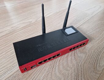 Router Mikrotik RB2011 s WiFi - 3