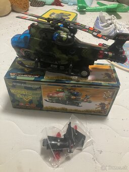 rôzne puzzle a hračky - 3