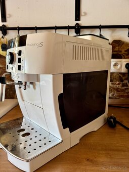 Plnoautomatický kávovar DeLonghi Magnifica S ECAM21.117.W - 3