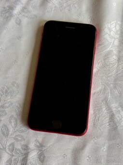 iPhone SE 2020 64 GB – červený (PRODUCT RED) – výborný stav - 3