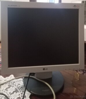 Monitor LG FLATRON, 17" - 3