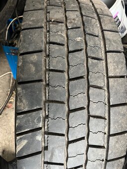 Predám 295/80R22,5 - 3
