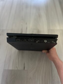 Playstation 4 Slim - 3