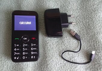Predám seniorský mobil ALCATEL 3085X s bat. a nabíjačkou. - 3