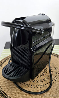 Málo používaný kapsulový kávovar Delonghi - 3