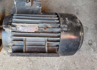 Motor na 380V ,3kW-2800 otáčok patkovy - 3