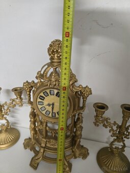 Hodiny a svietniky len ako dekoracia - 3