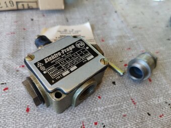 Koncovy Spinac Elektro Praga 250V 10A - 3