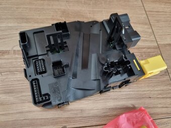 PODVOLANTOVA RIADIACA JEDNOTKA NA MULTIFUNKCIU - 3