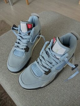 Jordan 4 Retro University Blue - 3
