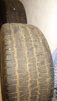 BF Goodrich 275/60/R15 - 3