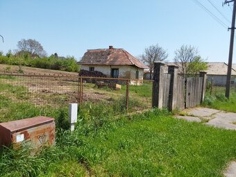 Predám veĺký stavebný pozemok v centre obce Svätoplukovo - 3