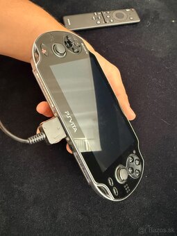 PS Vita Crystal Black OLED - 3