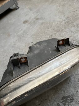 Predne svetlo VW Golf 4 - 3