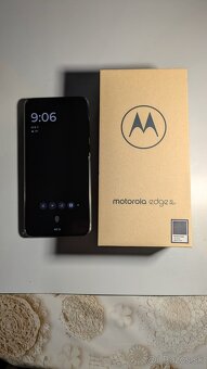 Predám Motorola Edge 30 Neo 8/256GB+ obal - 3