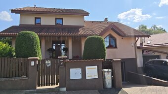 Rodinný dom s veľkou záhradou, terasou a galériou - 3