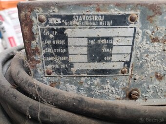 stavebny vibrátor na betón - 3