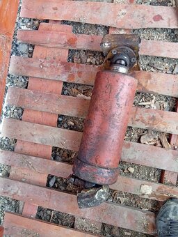 Predám tento kyper Majler 12.T.  5 vysuv. - 3