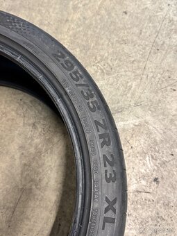 295/35R23 - 3