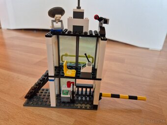 LEGO City 7743 Policajný kamión - 3