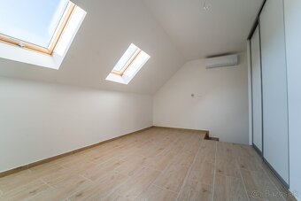Na predaj 2 izbový mezonet v RD Vajnory BA III - 3