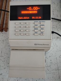 PITNEY BOWES MACHINE Model B900 - 3