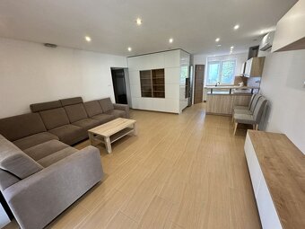 4 izbový rodinný dom 153 m2 + zasklená terasa 24 m2, garáž - 3