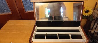 Kozmetický stolík+ nočný stolík - 3